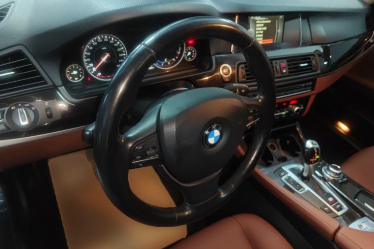 Used BMW 5 Series 2017 525Li Leading Model Center Console