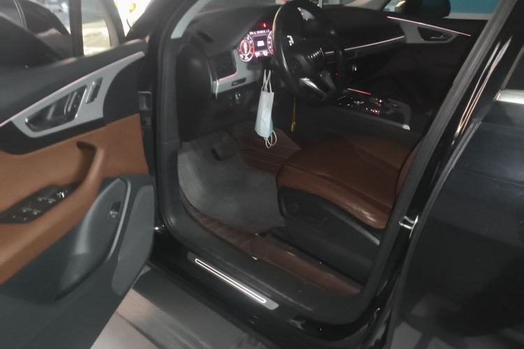 Used Audi Q7 2018 40 TFSI Comfort Model