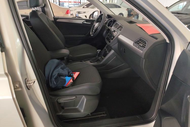 Used Volkswagen Tiguan L 2019 330TSI Automatic Two-Wheel Drive Luxury Edition China V Standard Right Front Seat