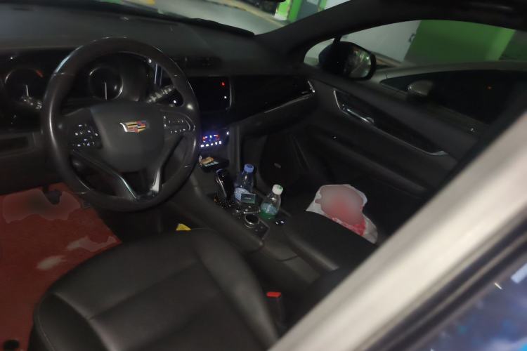 Used Cadillac XT6 2021 2.0T 6-Seater Two-Wheel Drive Luxury Version Center Console