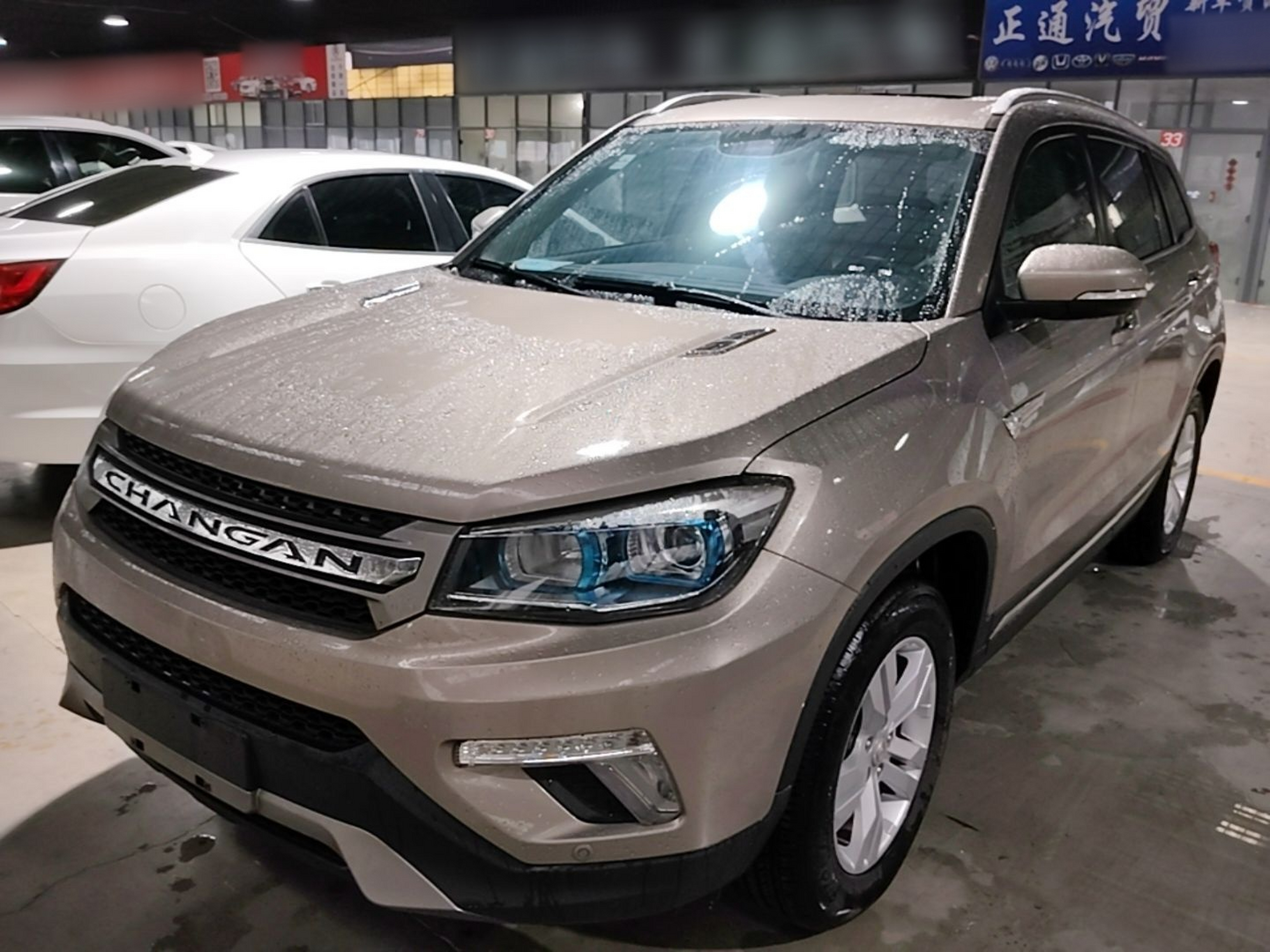Под передней частью автомобиля