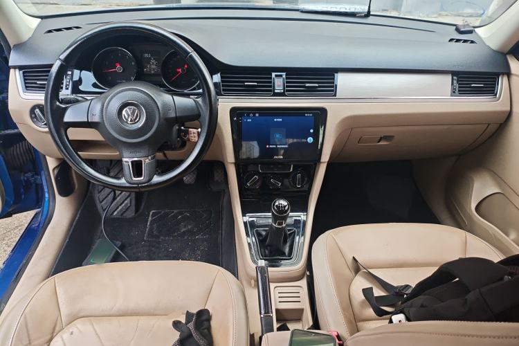 Used Volkswagen Bora 2013 1.6L Manual Comfort Model Center Console