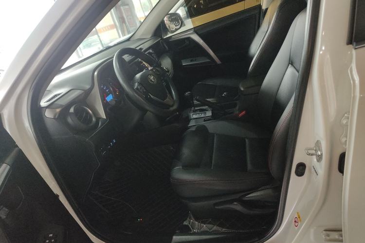 Used Toyota RAV4 2016 2.0L CVT Two-Wheel Drive Comfort Edition China V Standard
