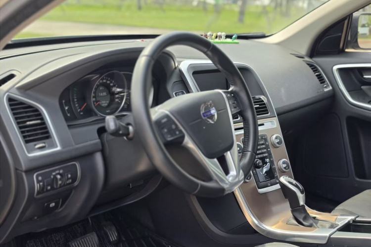 Used Volvo XC60 2017 T5 AWD Smart Upgrade Model Interior 2