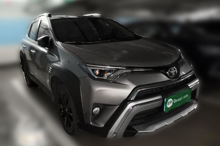 Used Toyota RAV4 2019 2.0L CVT Two-Wheel Drive Fashion X Limited Edition China VI Standard Front Right 45 Deg
