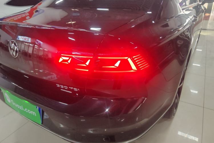 Used Volkswagen Magotan 2023 2 Million Units Limited Edition 330TSI DSG Leading Version Right Rear Taillight