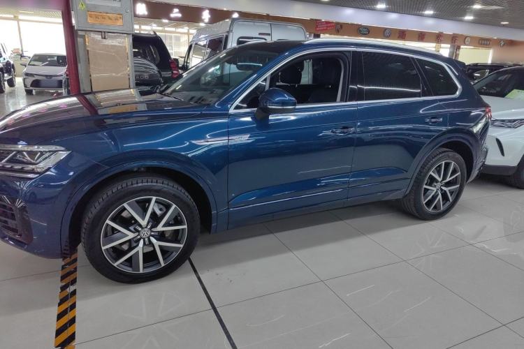Used Volkswagen Touareg 2020 3.0 TSI Luxury Edition China VI Exterior 3