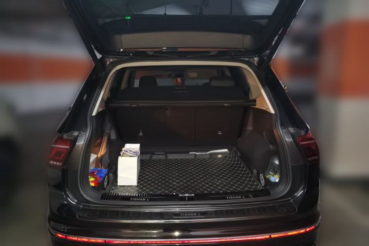 Used Volkswagen Tiguan L 2023 Restyled 330TSI Automatic Two-Wheel Drive R-Line Enhanced Comfort Version
