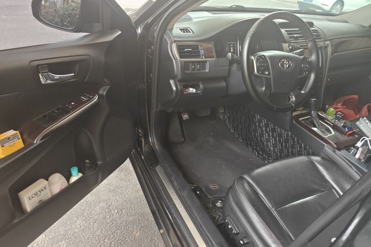 Used Toyota Camry 2016 Dual-Engine 2.5 HG 10th Anniversary Deluxe Navigation Edition
