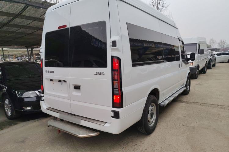 Used JMC Fushun 2025 2.0T 6MT Diesel Mid-Roof Mid-Height Commercial Multi-Purpose 7-Seater Passenger Vehicle
