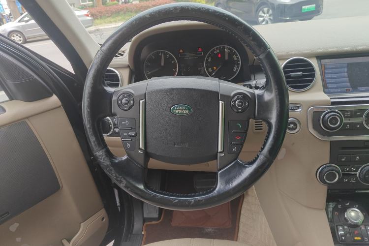 Used Land Rover Discovery 2011 4.0 V6 HSE Steering Wheel