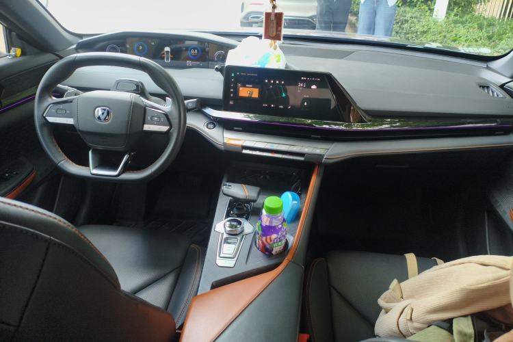 Used CHANGAN UNI-V 2022 1.5T Prestige Version
