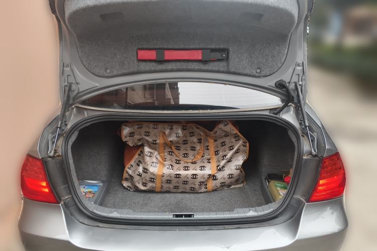 Used BMW 3 Series 2010 320i Luxury Model
