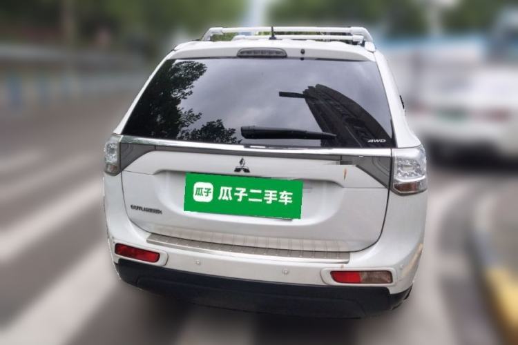 Used Mitsubishi Outlander 2014 2.4L 4x4 Deluxe Value Edition 5 Seats Rear