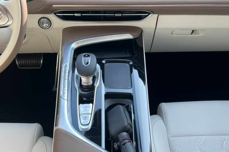 Used VOYAH FREE 2021 Four-Wheel Drive Standard All-Electric Exclusive Luxury Package Interior 3