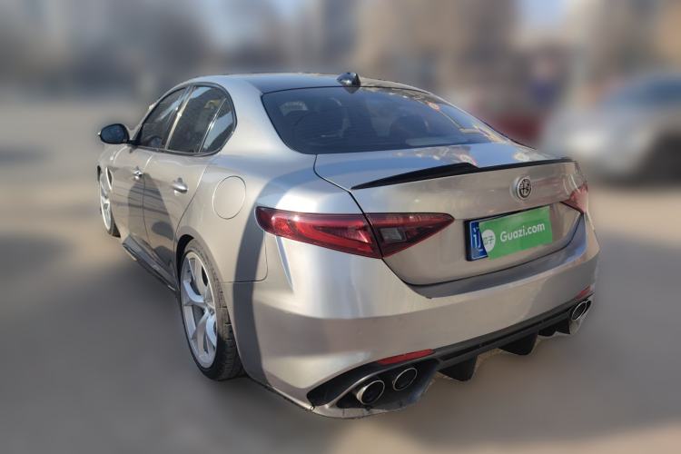 Used Alfa Romeo Giulia 2017 2.0T 280HP Luxury Edition Rear Left 45 Deg