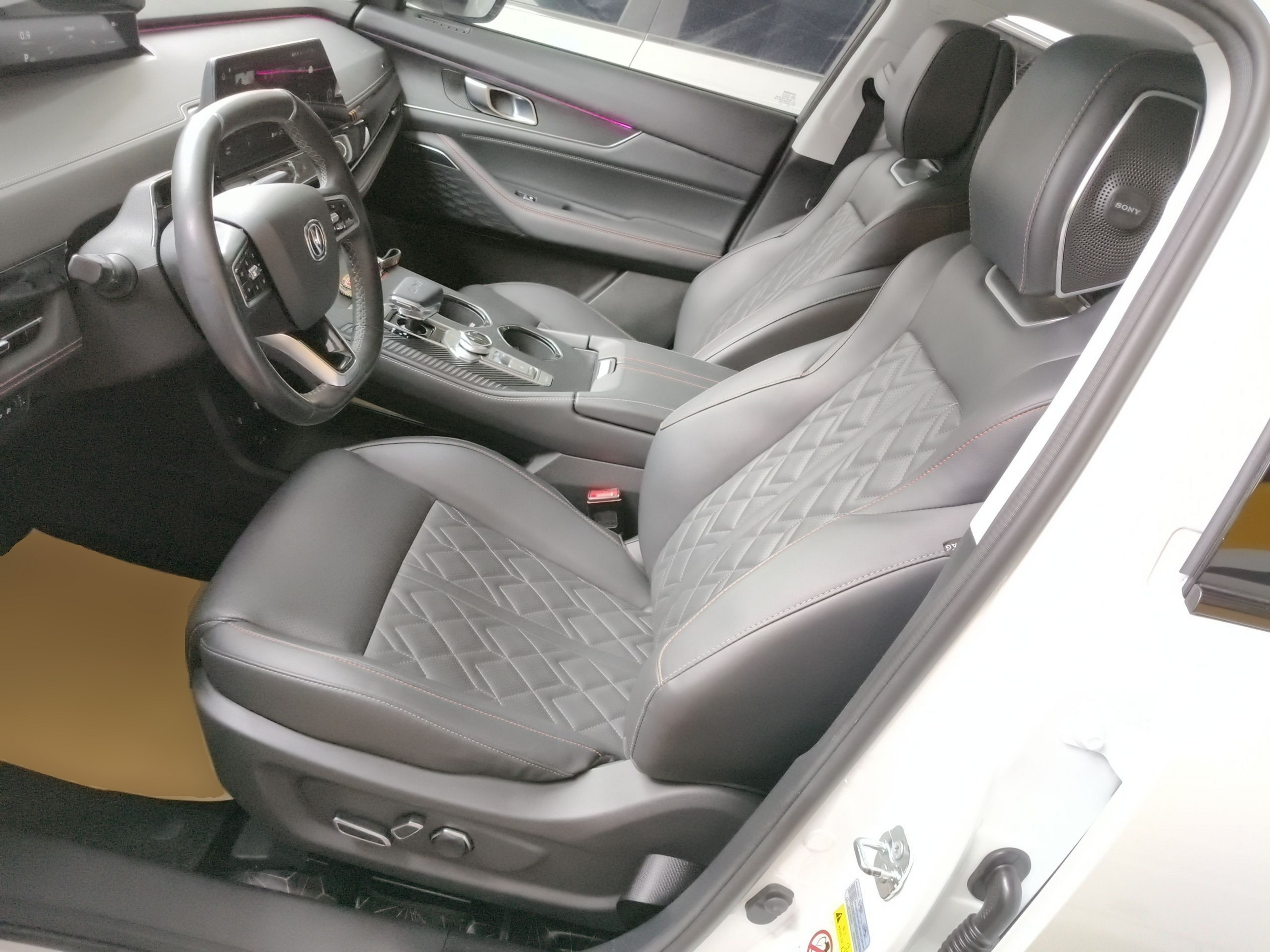 Переднее сиденье в автомобиле