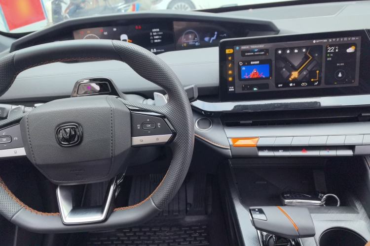 Used CHANGAN UNI-V 2023 1.5T Prestige Model Center Console