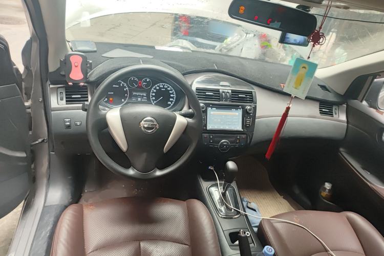 Used Nissan Tiida 2014 1.6L CVT Cool Cafe Edition Center Console