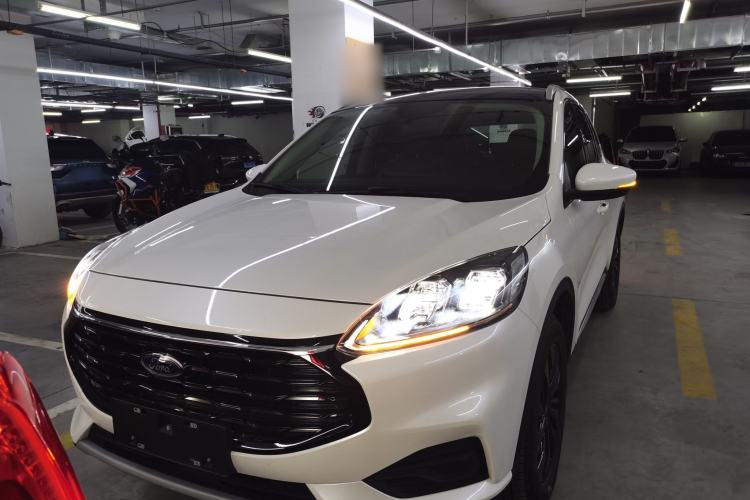 Used Ford Escape 2024 EcoBoost 245 Two-Wheel-Drive Titanium Edition Front