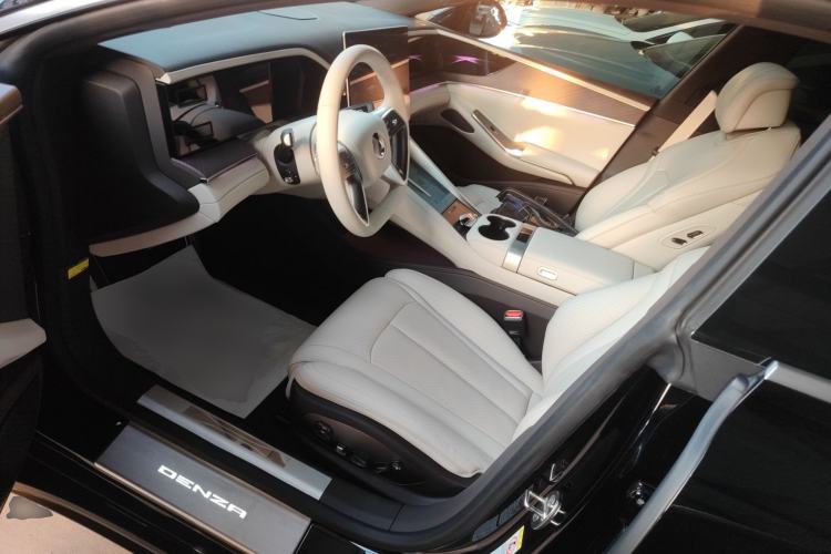 Used Denza Z9 2024 1100 km Four-Wheel Drive Max Version