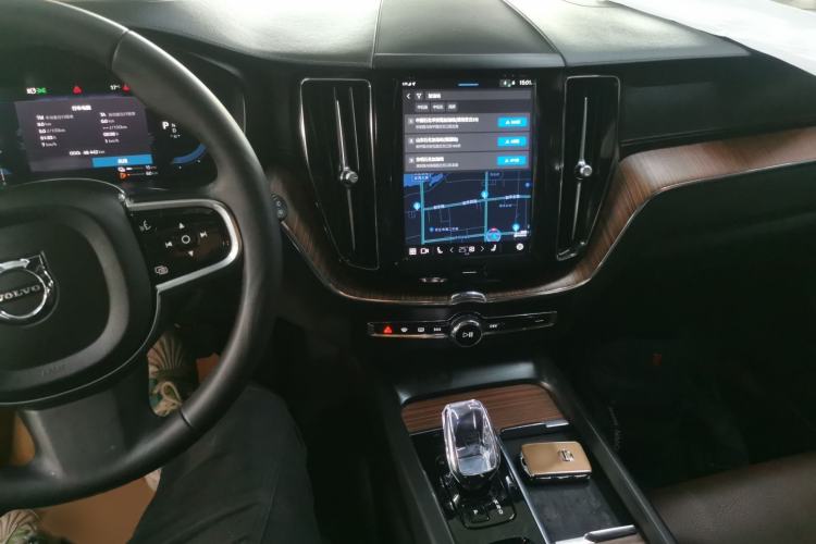 Used Volvo XC60 New Energy 2024 T8 Plug-in Hybrid Long-Range All-Wheel Drive Smart Luxury Edition
