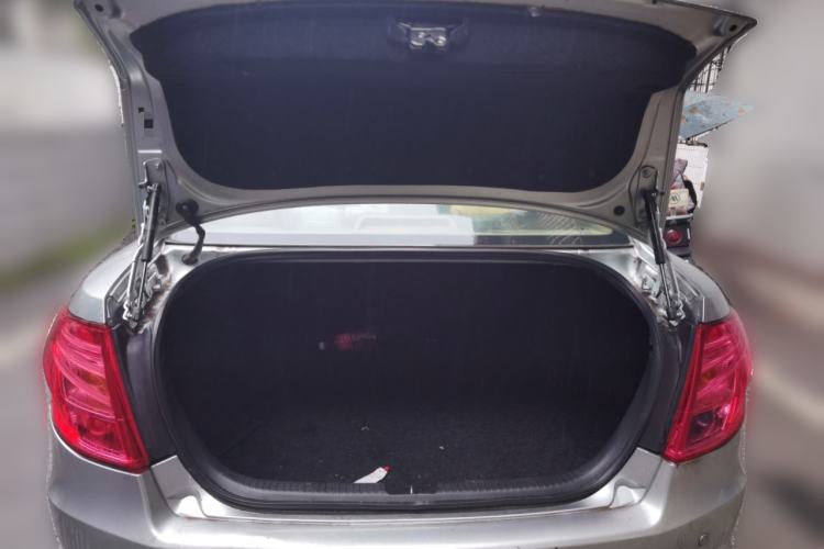 Used Bestune B50 2013 1.6L automatic luxury version Trunk