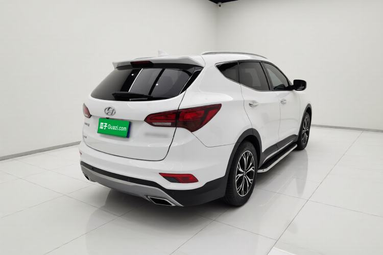 Used Hyundai Santa Fe 2017 2.0T Automatic Two-Wheel Drive Smart Version 7 Seats