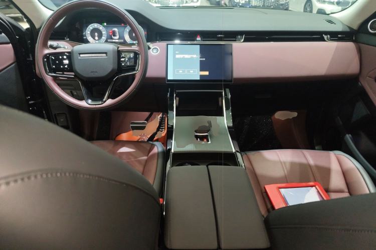 Used Land Rover Range Evoque 2024 Aurora L 249 PS Prestige Light-Chasing Edition Center Console