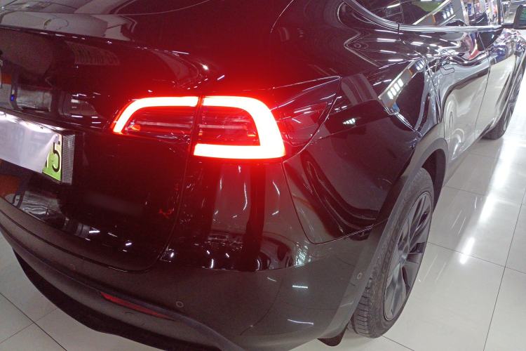 Used Tesla Model Y 2023 Long-Range All-Wheel-Drive Version