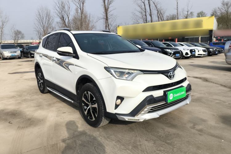 Used Toyota RAV4 2016 2.0L CVT Two-Wheel Drive Fashion Edition China V Standard
