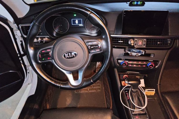 Used Kia K5 2016 2.0L Automatic LUX Steering Wheel