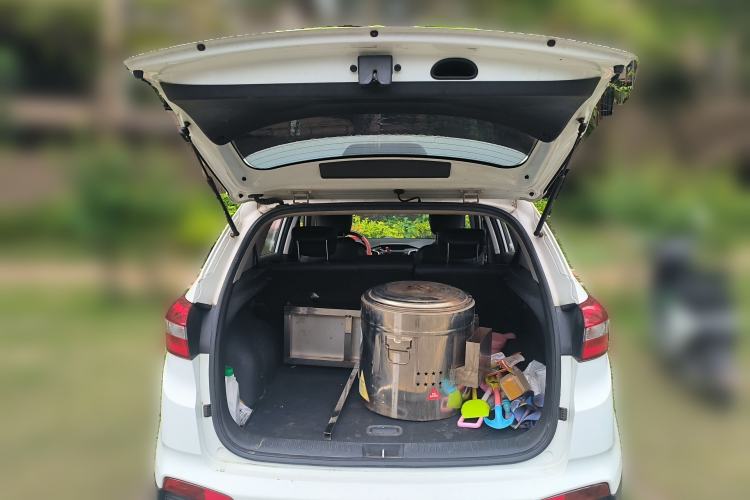 Used Hyundai ix25 2015 1.6L Automatic Two-Wheel-Drive Deluxe DLX Model Trunk