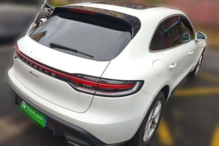 Used Porsche Macan 2024 Macan 2.0T Rear Right 45 Deg