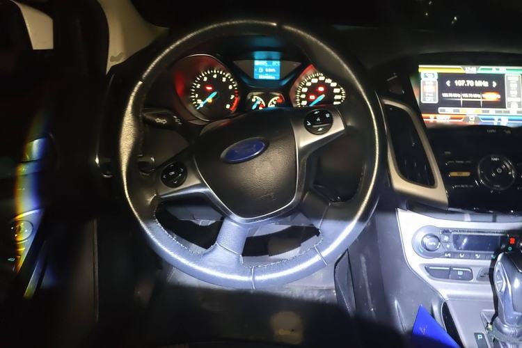 Used Ford Focus 2012 Hatchback 1.6L Automatic Fashion Edition Steering Wheel