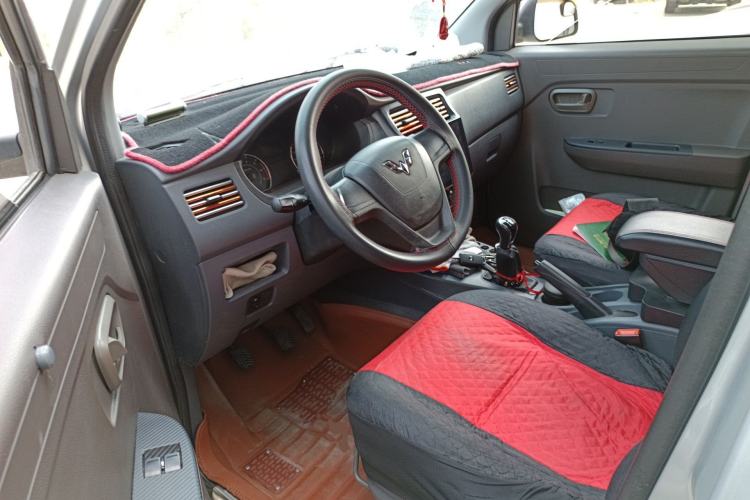 Used Wuling Rongguang V 2016 1.2L Practical Model Non-Power-Assisted
