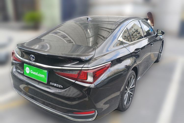 Used Lexus ES 2021 300h Deluxe Edition
