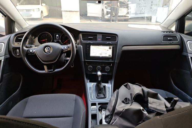 Used Volkswagen Golf 2020 200TSI DSG Comfortable and Ambitious Edition Center Console