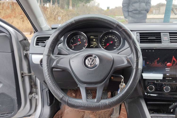 Used Volkswagen Sagitar 2015 1.6L Manual Fashion Edition
