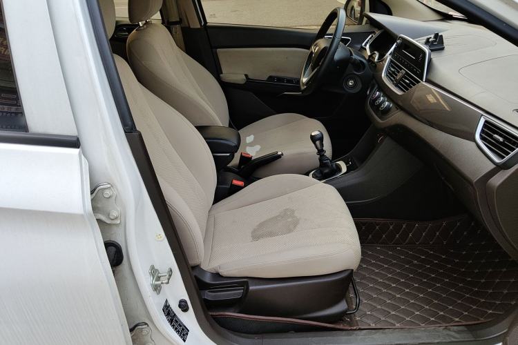 Used Baojun 310W 2017 1.5L Manual Comfort Version China V Right Front Seat