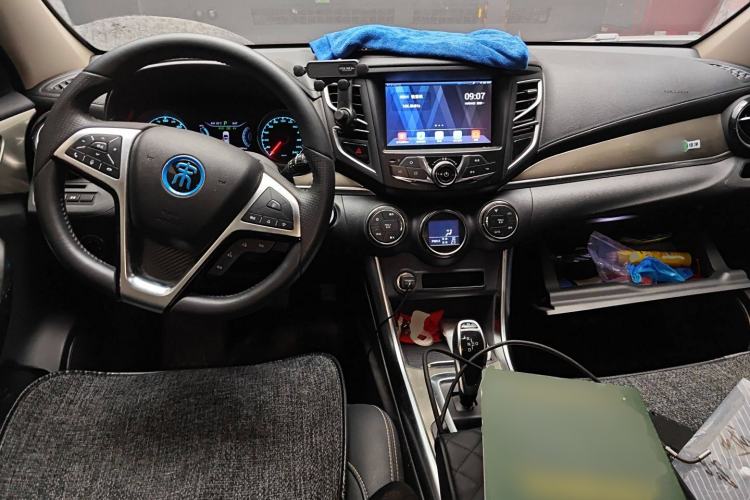 Used BYD Song New Energy 2017 Song DM 1.5TID All-Wheel Drive Luxury Model Center Console