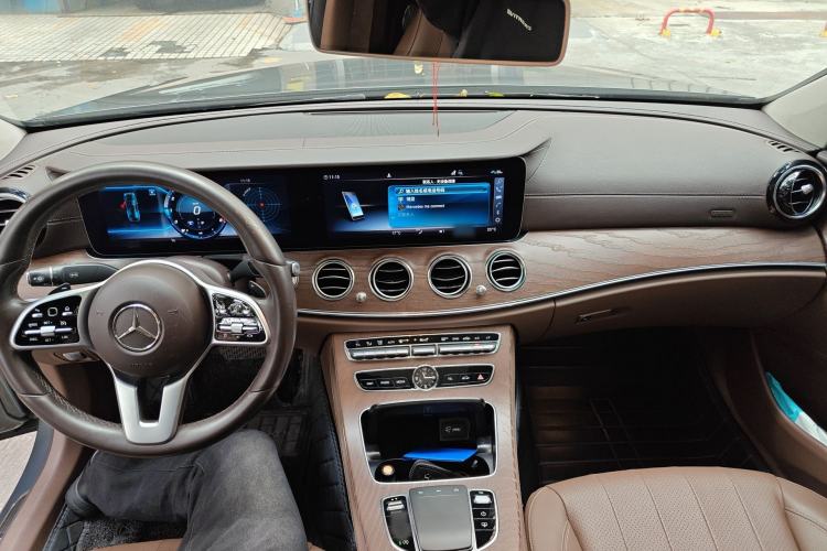Used Mercedes-Benz E-Class 2020 E 300 L Luxury Model Center Console