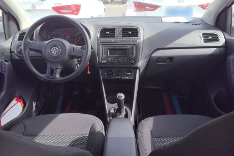 Used Volkswagen Polo 2013 1.4L Manual Comfort Edition Center Console