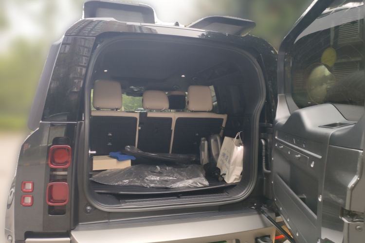 Used Land Rover Defender 2023 Facelift 110 3.0T P400 X-DYNAMIC HSE Trunk