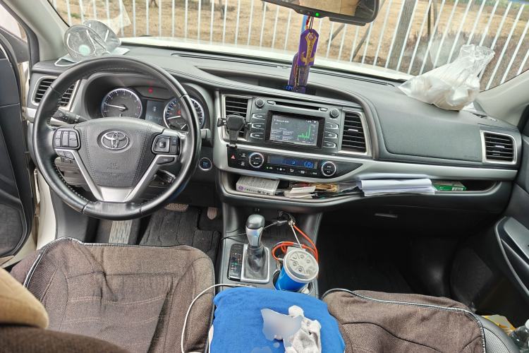 Used Toyota Highlander 2017 2.0T Two-Wheel Drive Luxury Edition 7 Seats Center Console