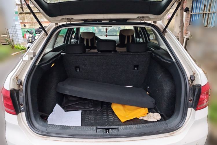 Used Volkswagen Gran Lavida 2013 1.6L Automatic Fashion Model Trunk