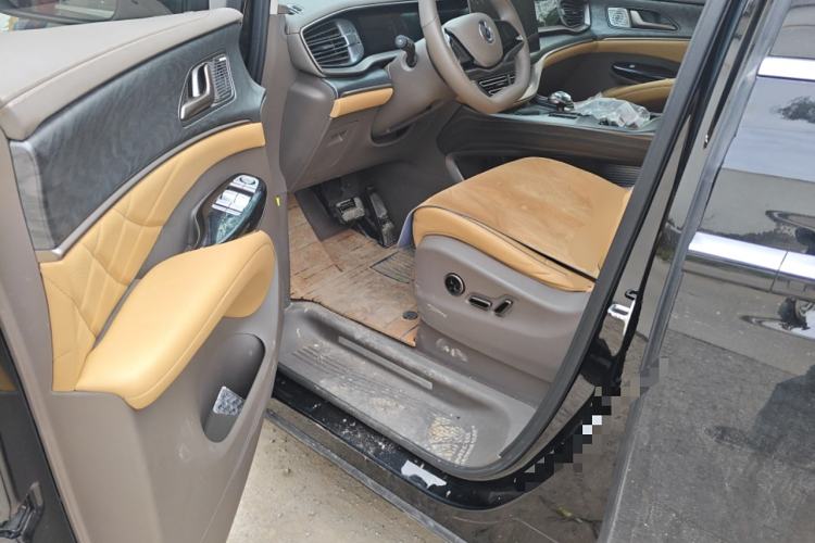 Used Denza D9 2022 DM-i 1040 Prestige Model Driver Seat