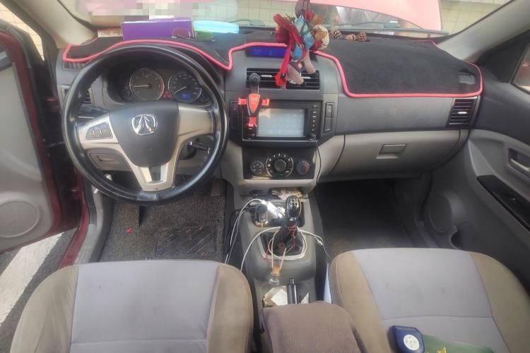 Used BAIC Weiwang M20 2014 1.5L Comfort version DAM15DL Center Console