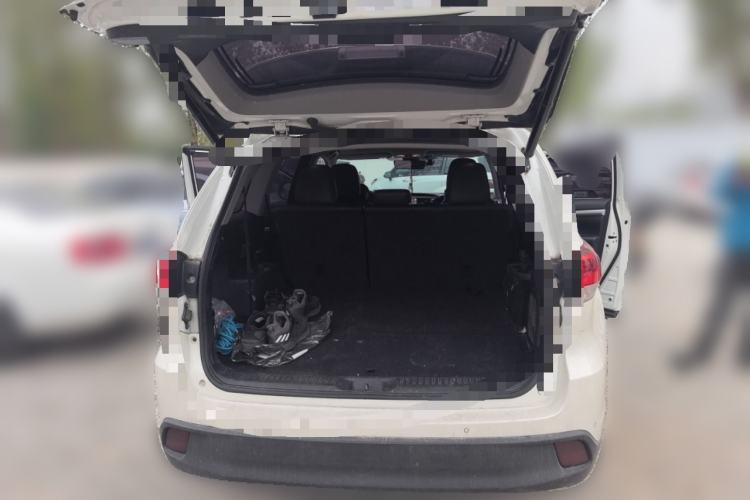 Used Toyota Highlander 2018 2.0T Four-Wheel Drive Prestige Version 7 Seats China V Emission Standard Trunk