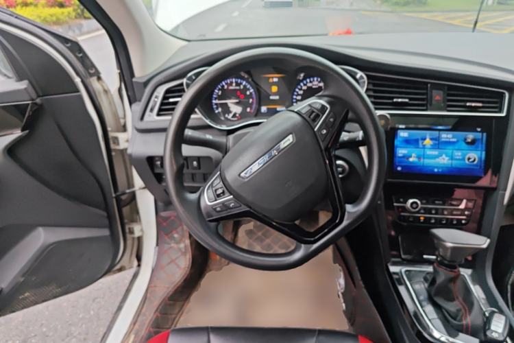 Used Venucia D60 2018 1.6L CVT Smart Connect Elite Edition Steering Wheel